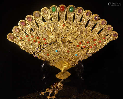 A GILT SILVER FAN CARVED EMBEDED WITH GEMS