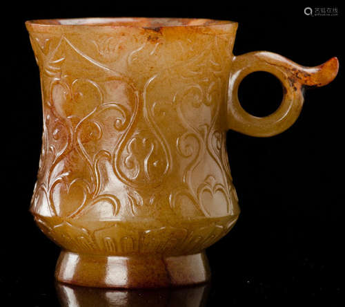 A JADE CUP CARVED WITH LOTUS