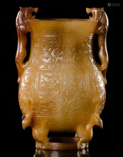 A JADE VASE CARVED WITH DRAGON PATTERN