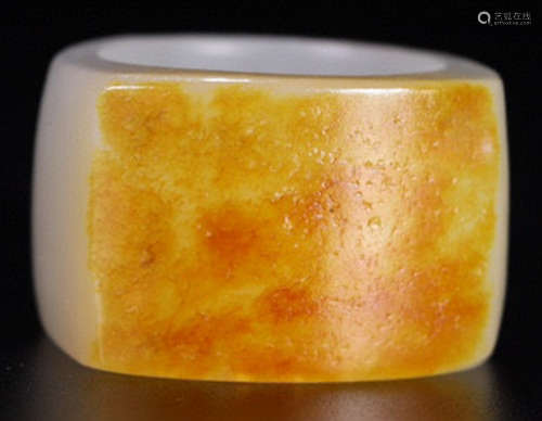 A HETIAN JADE CARVED RING