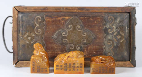 SET OF TIANHUANG STONE CARVED BEAST PATTERN SEALS