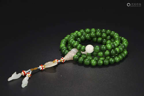 A CHINESE GREEN JADE BEADS HAND STRING, 18PCS