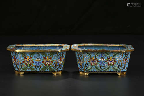 A PAIR OF CHINESE CLOISONNE FLOWERPOTS