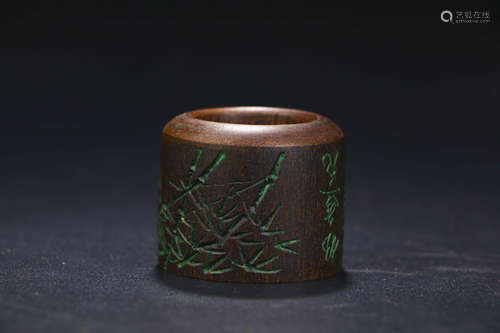 A CHINESE CARVED EAGLEWOOD THUMB RING