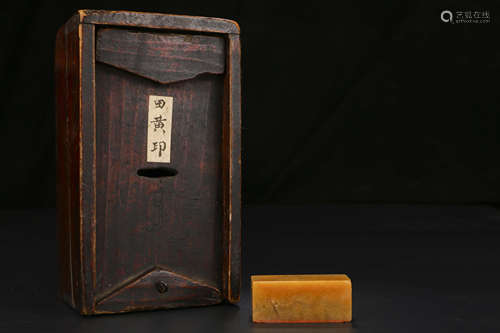 A CHINESE SHOUSHAN TIANHUANG STONE SEAL