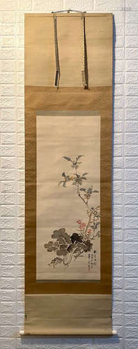 A CHINESE PAINTING SILK SCROLL, WITH ORIGINAL COLLECTION BOX