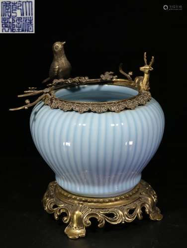 A CHINESE GILT RELIEF PORCELAIN BRUSH WASHER