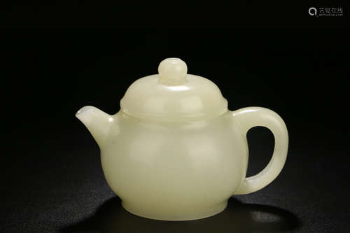 A CHINESE HETIAN JADE TEAPOT