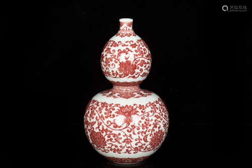 UNDERGLAZED RED 'FLOWERS AND VINES' DOUBLE GOURD VASE