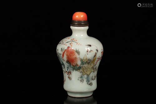 FAMILLE ROSE 'CHILDREN' SNUFF BOTTLE