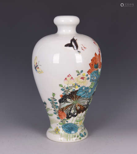 FAMILLE ROSE 'FLOWERS AND BIRDS' GARLIC HEAD VASE