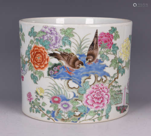 FAMILLE ROSE 'FLOWERS AND BIRDS' BRUSH POT