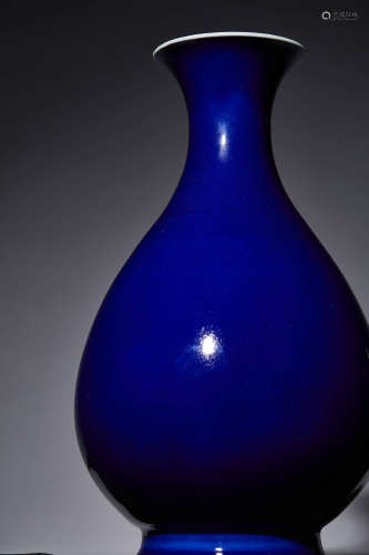 清乾隆 霁蓝釉玉壶春瓶