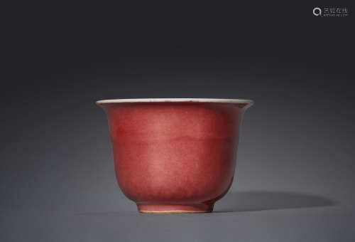 清十八世纪 红釉菖蒲盆