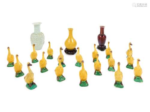 Twenty-one Chinese Porcelain Articles Height of tallest