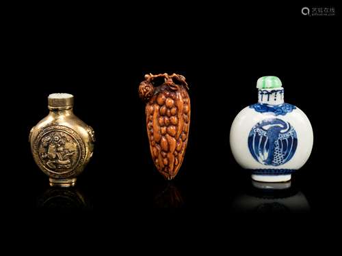 Three Chinese Snuff Bottles Height of tallest 2 7/8