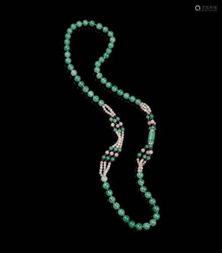 A Chinese Apple Green Quartz Beaded Necklace Interior: