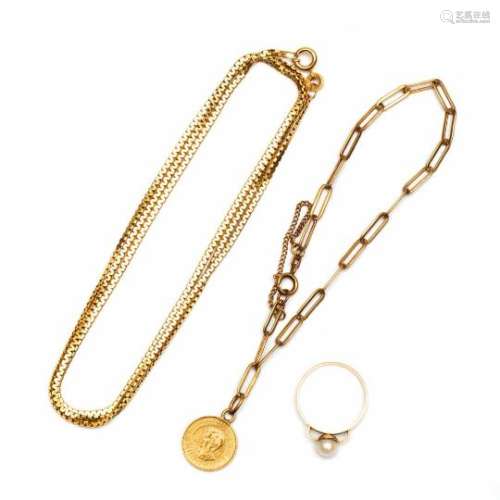 18krt. Gouden collier, ring en een 14krt. gouden closed-for-ever armband waaraan een muntje. Ring