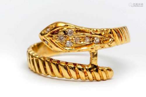 Gouden slangenringkop gezet met kleine diamanten, bruto 3,5 gr., ringmt. 55 [1]180