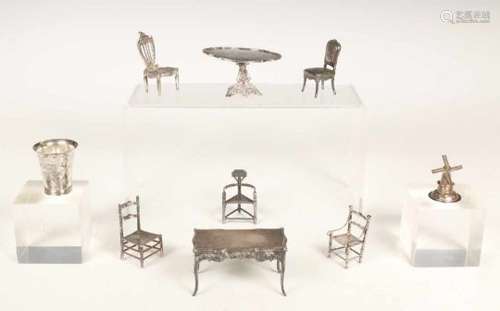 Collectie diverse miniaturen, 20e eeuw,waarin mininatuur van klaptafel en vier stoelen, , 194 gr.