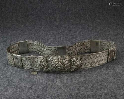 India, silver waist girdle,with braided wire and floral designs in relief, l. 89.5 cm and 572 grams.