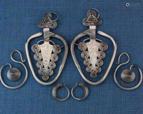 China, Miao_Dong, three pair of earringsa.o. ref: The Art of Silver Jewelry, page 788, diam. 4 cm