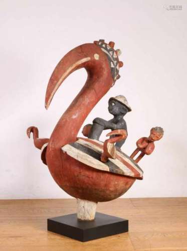 Guinee Bissau, Baga masker, vogel met drie figuren op zijn rug., h. 80 cm. [1]150