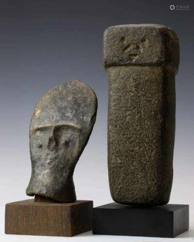Afrikaans stenen sculptuur en Ghana, Ashanti, aardewerk buste.Uit de collectie van Otto Schaap, h.