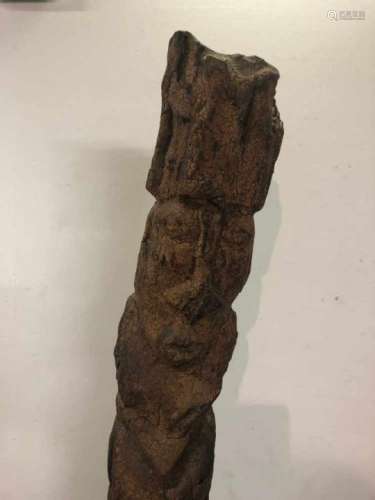 Mali, Dogon, houten, gebogen en verlengde antropomorfe, staand figuur., h. 183 cm. [1]400