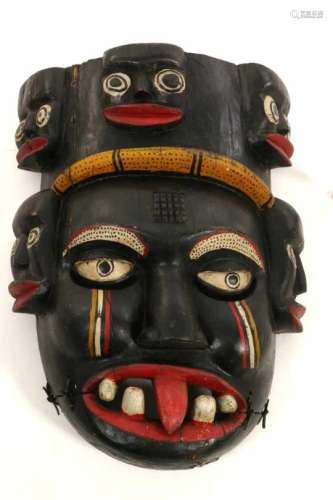 Sri Lanka, groot beschilderd parade-maskeren Papua boog met bundel pijlen, [2] ]150