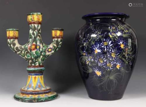 Vier stuks divers gekleurd aardewerkwaaronder drielichtskandelaar, twee schalen en vaas, [4]20