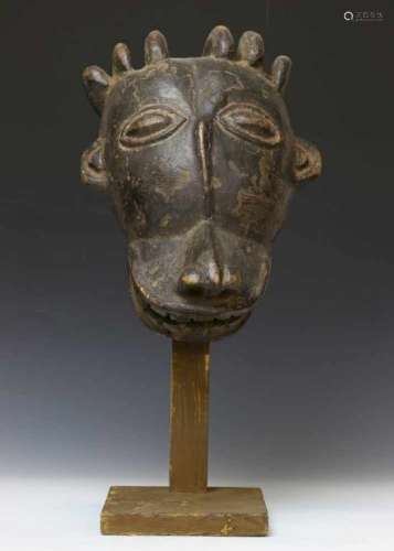 Cameroon, Bamileke, animal helmet mask., h. 32 cm. [1]300