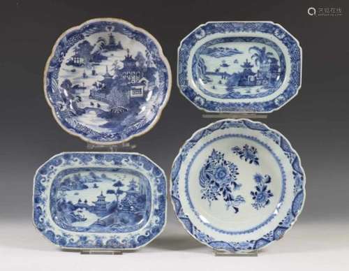 China, blauw-wit porseleinen schotels, Qianlong,w.o. twee rechthoekige dienschaaltjes en twee