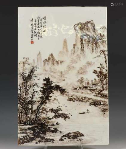 China, grisaille porseleinen 'rivierlandschap' tegel, 20e eeuw, gedecoreerd in 'Wang Ye Ting' style,