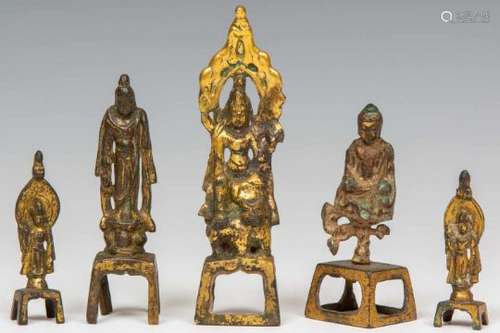 China, vijf antieke vuurvergulde bronzen sculpturen, waarschijnlijk enkele Tang Dynastie.Herkomst: