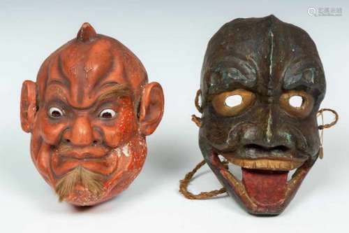 Japan, twee houten Noh maskers, 19e/20e eeuw,(hersteld), herkomst: Collectie Cserno, Amsterdam, h.