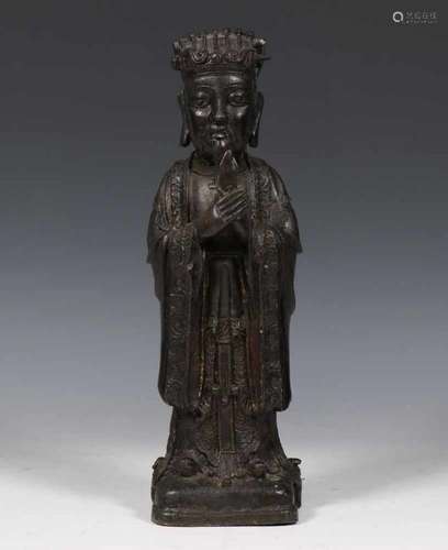 China, zwart gepatineerd bronzen sculptuur, Ming periode;Taoistische onsterfelijke met scepter in de