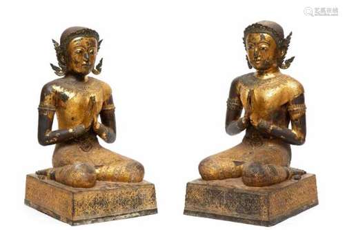 Thailand, Ratanakosin, paar lakwerk en verguld bronzen gezeten vrouwfiguren, adoranten, 2e helft 19e