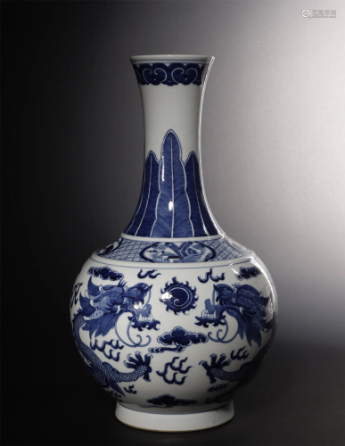 Qing Dynsty,Blue and White Vase