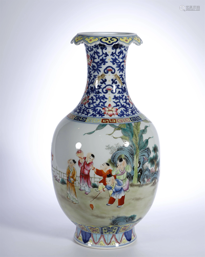 Qing Dynasty,Famille Rose Figure Vase