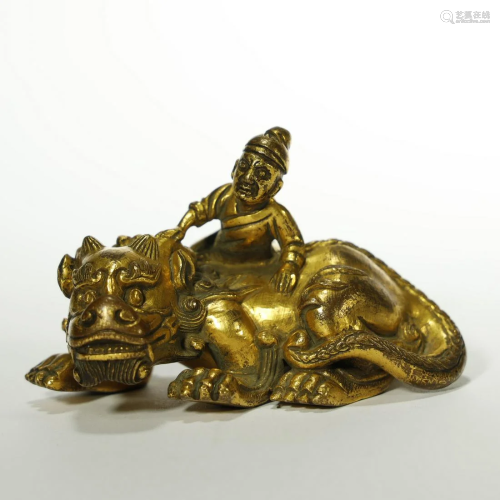 Qing Dynasty,Gilt Bronze Beast Weightpaper