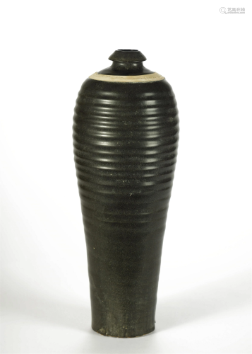 Qing Dynasty, Black-Glazed Meiping Vase
