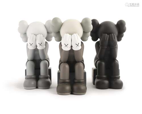 KAWS 2013 Passing Through (三件一组) 彩绘 搪胶