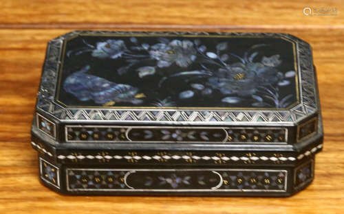 A LACQUER CARVED BOX EMBEDED WITH SHELL