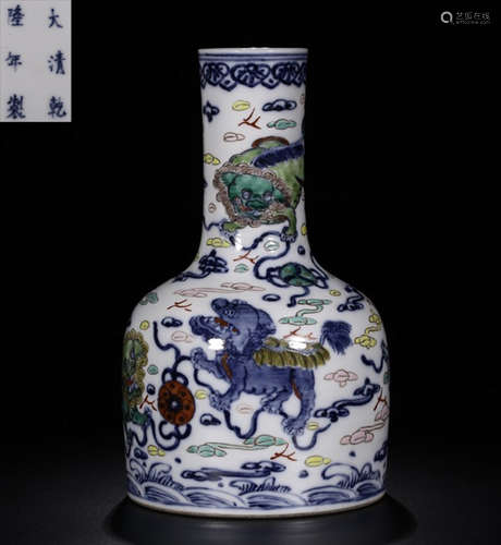 A BLUE&WHITE GLAZE VASE WITH BEAST PATTERN