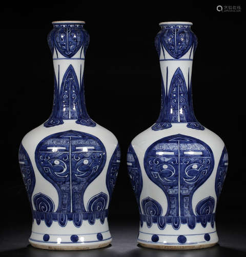 PAIR OF BLUE&WHITE GLAZE VASE WITH PATTERN