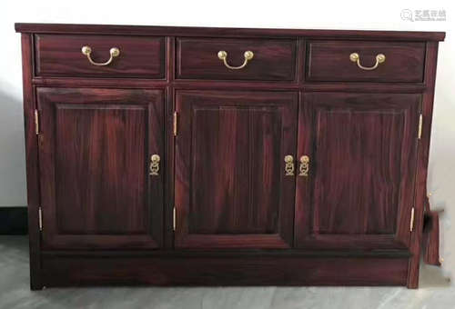 A WOOD BABINET WITH DRAWERS