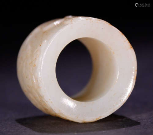 A HETIAN JADE CARVED RING WITH AUSPICIOUS BEAST