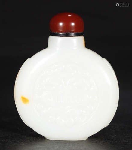 A HETIAN JADE SNUFF BOTTLE