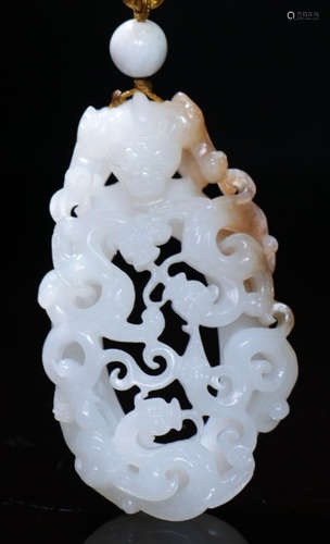 A JADE PENDANT HOLLOW CARVED WITH DRAGON PATTERN